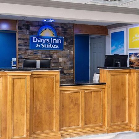 Days Inn & Suites By Wyndham Commerce Esterno foto