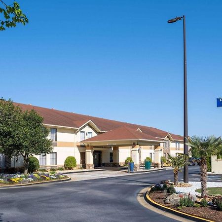 Days Inn & Suites By Wyndham Commerce Esterno foto
